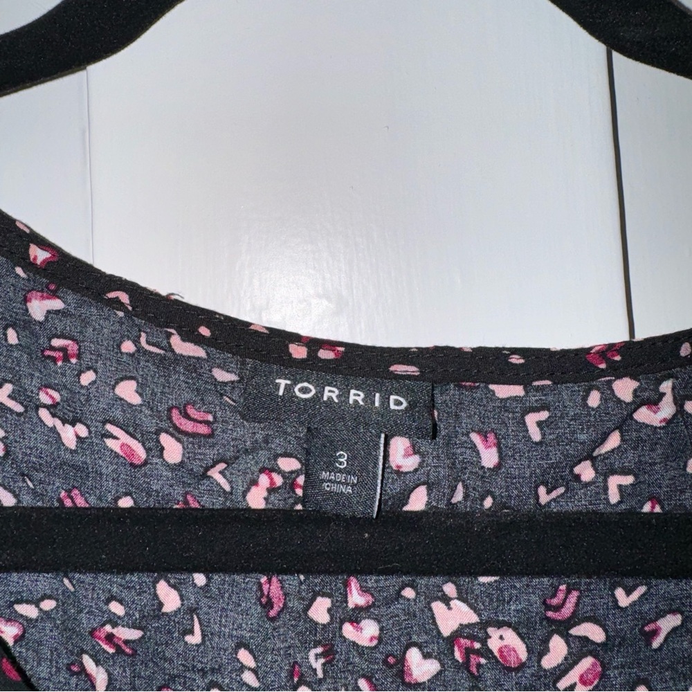 Torrid Black Multicolor Pattern Challis Twist Fro… - image 5